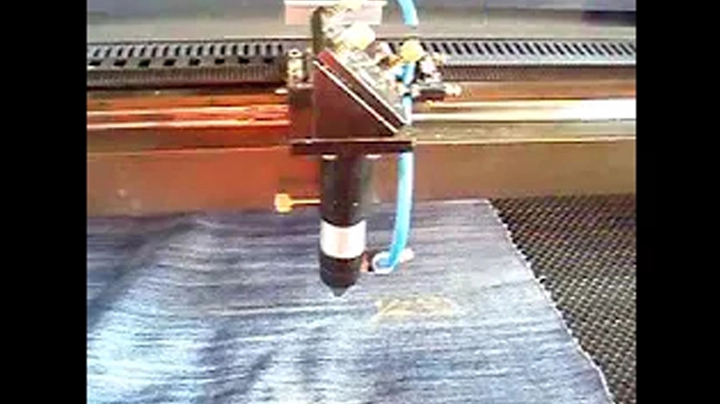 CO2 Laser Engraving Machine For Engraivng Jeans